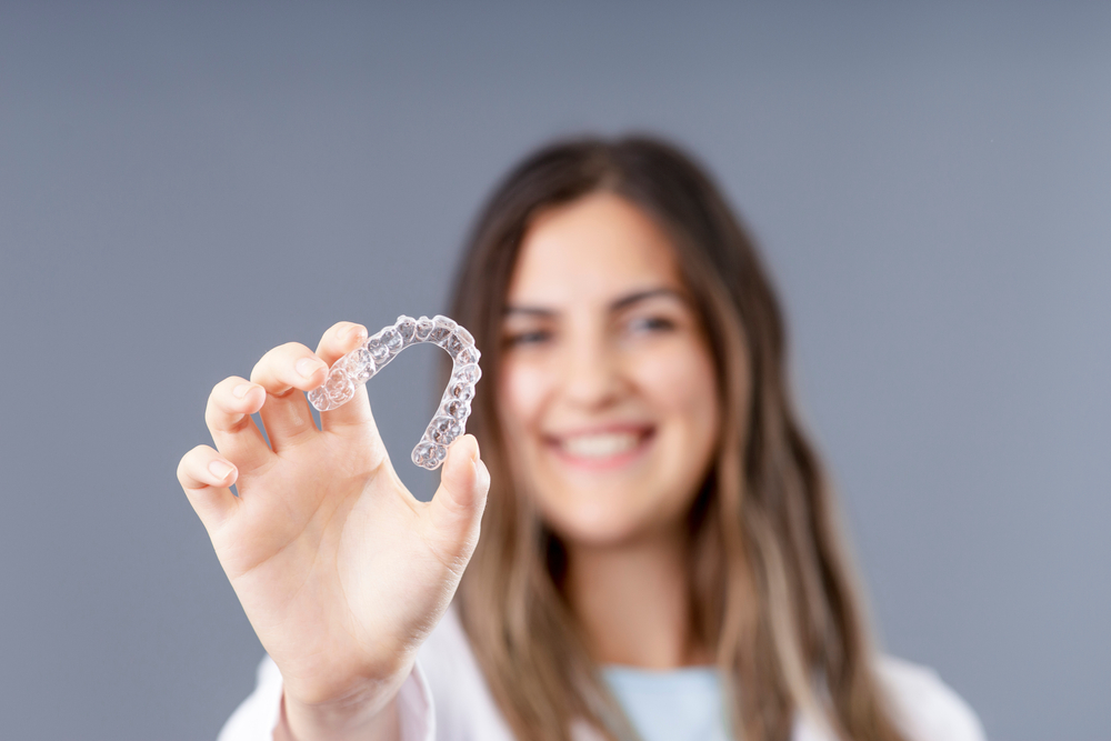 Invisalign Rubber Bands: Who Needs Them and What They Do